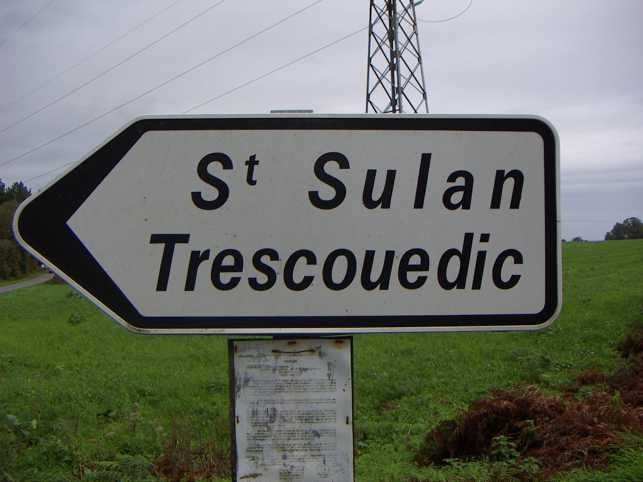 Panneau directionnel vers Saint Sulan et Trescouedic